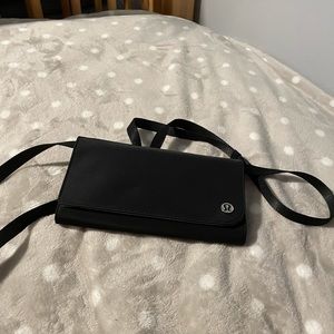 Lululemon wallet clutch crossbody